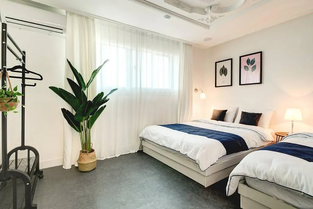סיאול Hongdae 4Bed Room House 0*,